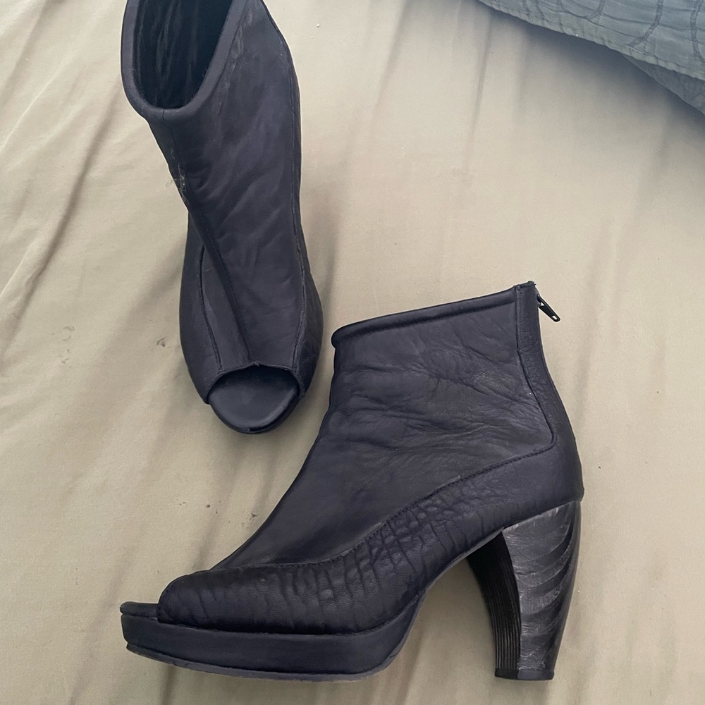 Open toe bootie